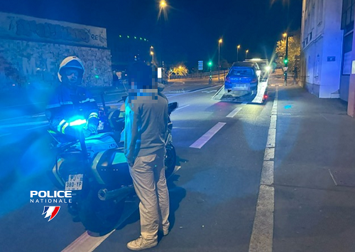 PoliceNat44's tweet photo. #Protéger| Hier, nos policiers ont été déployés avec les #CRS &amp; la police municipale pour sécuriser le centre-ville lors du #Barathon de #Nantes.
La présence des forces de l'ordre a permis l'interpellation d'un auteur d'agression sexuelle &amp; 7 conducteurs en état d'ivresse. https://t.co/NmZbylk9Vd