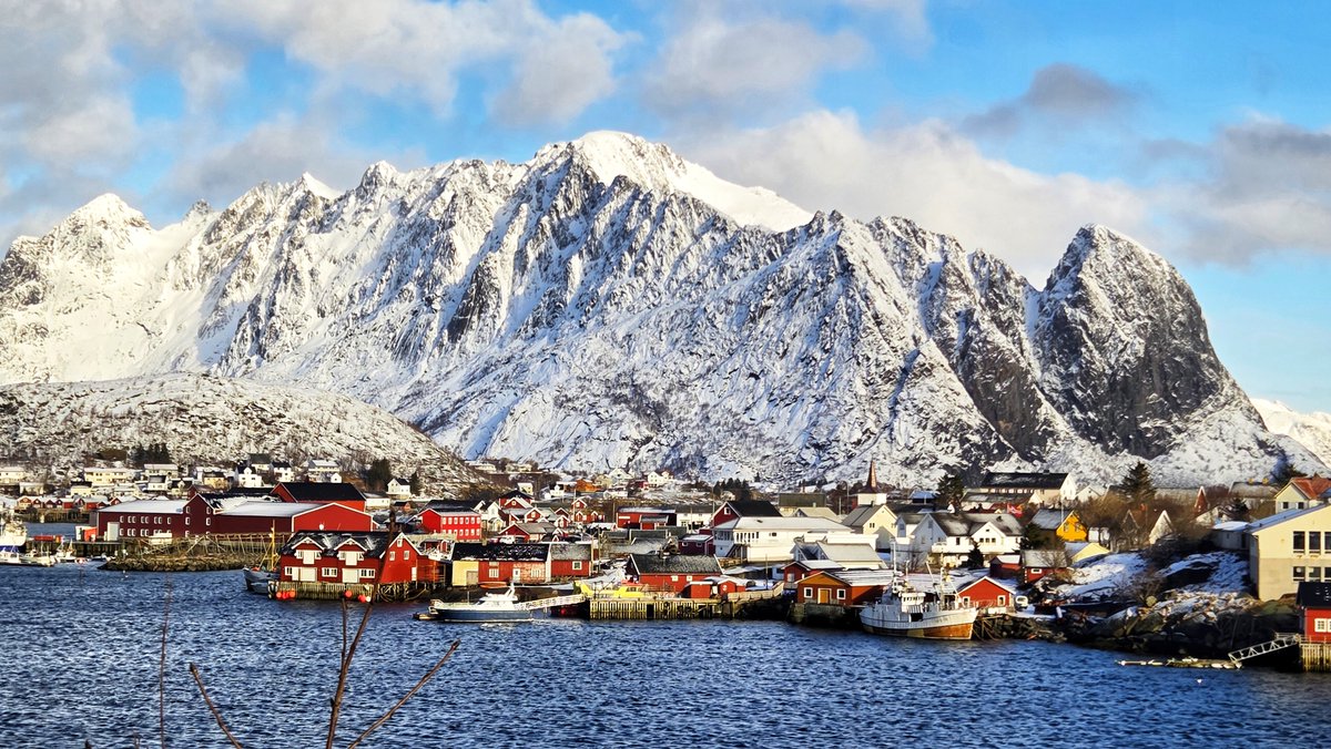 ¡NUEVO EN EL BLOG!🥳Consejos para viajar a las islas Lofoten, Noruega 🇳🇴 Descubre este destino alucinante: cuándo ir, clima, cómo moverse, cómo ver auroras boreales...👉mochilaexpres.com/consejos-para-…
