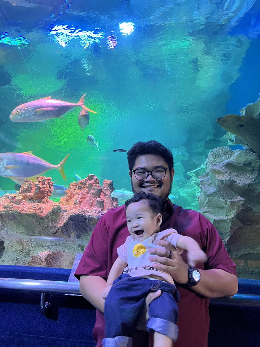 RMMursyid's tweet photo. Now kalau gambar dgn aku je mesti dia senyum. Dengan bonda dia je dia masam. Muahahahah. And skrang senang gila kalau aku yang tidur kan dia 🥹

Bestnya jadi abah!! Korang kalau ada masalahnya sama. Boleh try lagi rapat dgn anak korang. Phone tu tak lari mana lah ! https://t.co/b1jVOshVp7