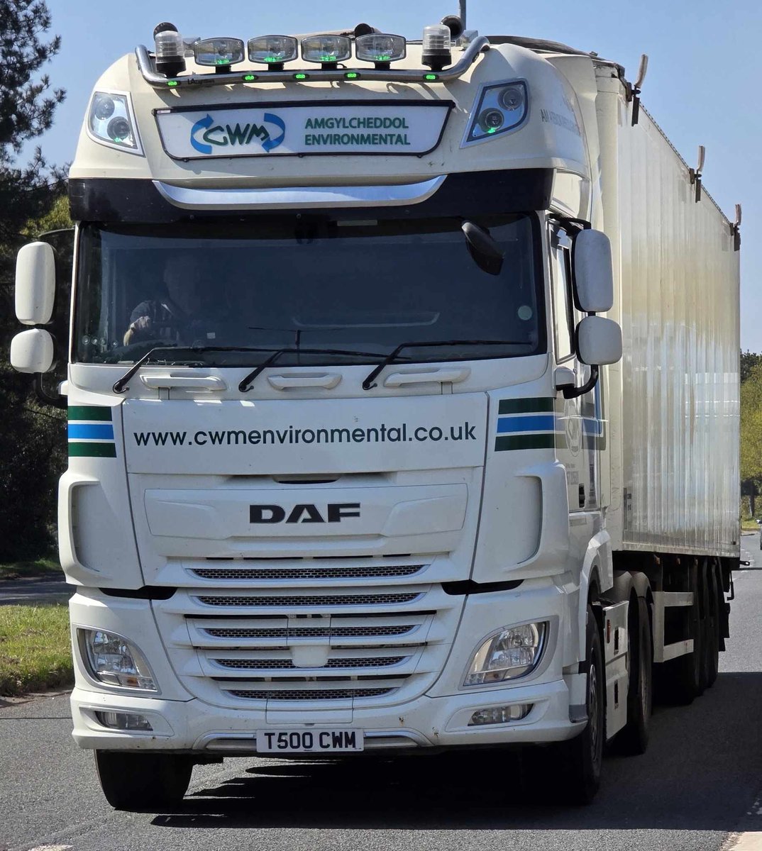 A big thanks to one of our followers, Ashley, for snapping this great shot of one of our artics out on the road this week! 📸
We love seeing our fleet in action🚛

Tag us in your sightings or drop them in our DMs!