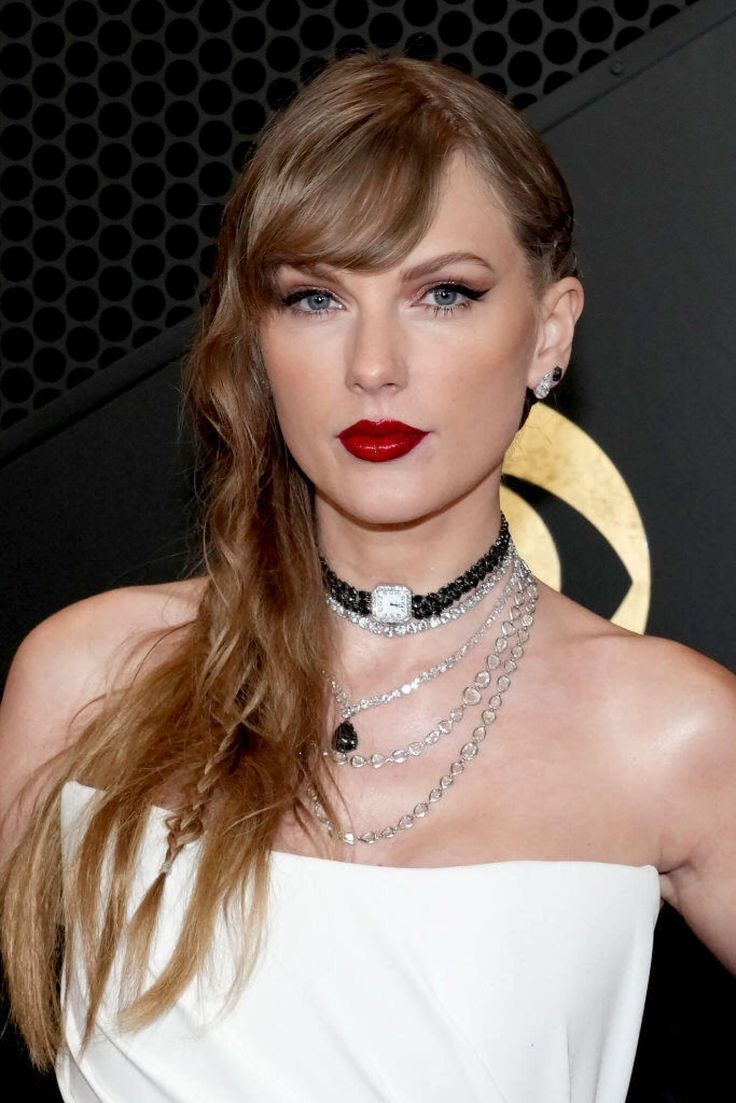 taylorsnewstr's tweet photo. Taylor Swift'in Kanye West'e karşı iftira nedeniyle yasal işlem başlattığı ve son uyarı olarak ihtarname gönderdiği bildirildi. https://t.co/DprIiXD1aE