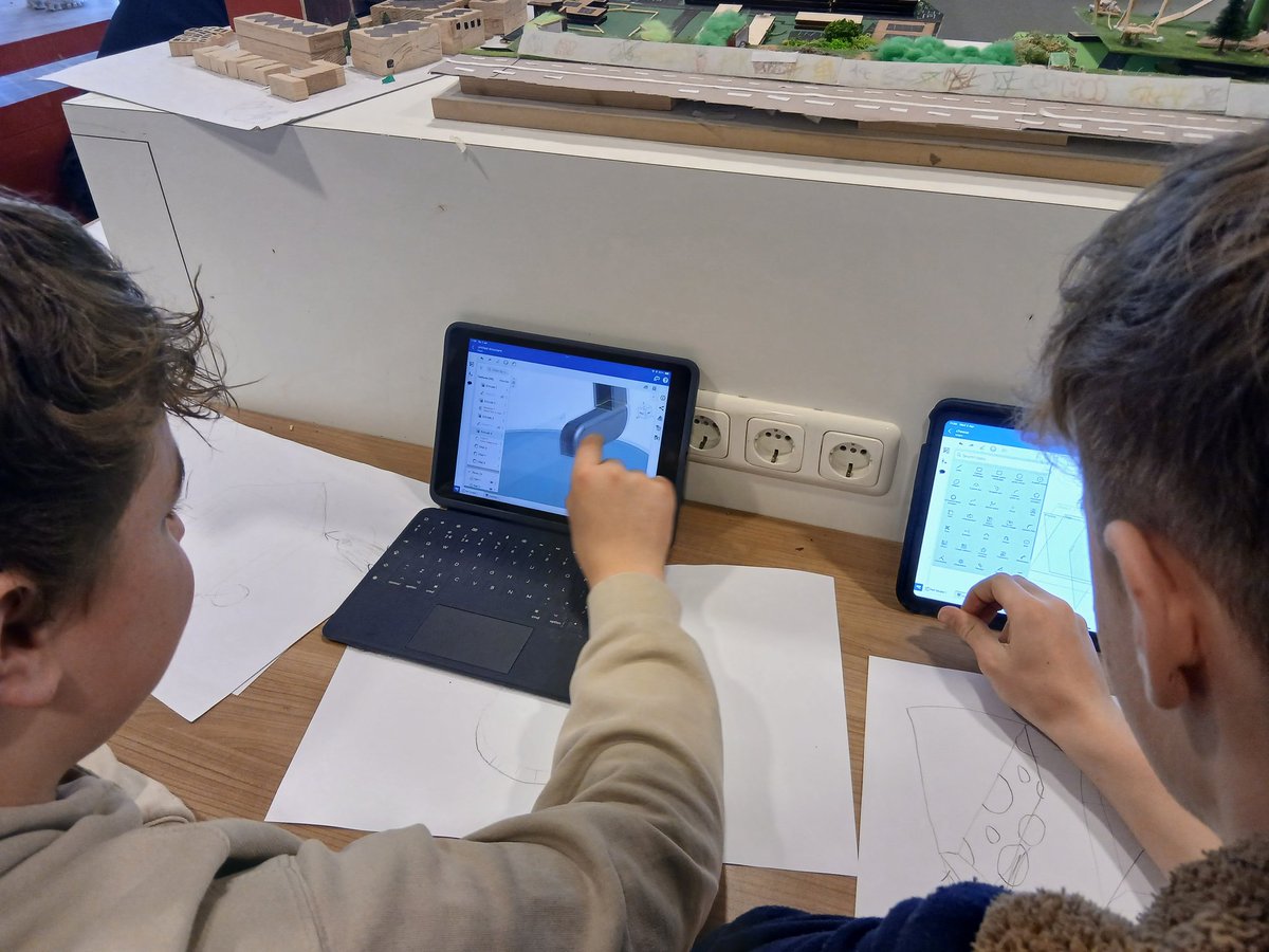 QuercusIeso's tweet photo. Del 1 al 8 de abril hemos estado con 7 alumnos en el RSG Slingerbos de Harderwijk en Holanda. Allí hemos trabajado en un proyecto STEM de movilidad Erasmus.
@sepiegob @educacyl https://t.co/syk7PXuM5Y