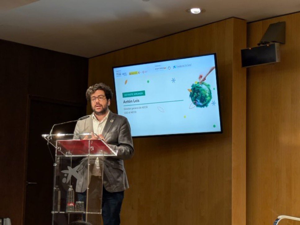 anton_leis's tweet image. La #inversióndeimpacto es una apuesta estratégica @AECID_es para movilizar la inversión privada en favor del desarrollo sostenible. Lo hacemos en alianza con soci@s, inversores, gestores y sociedad civil.

Evento ayer en Barcelona camino a Sevilla #FfD4 y nuevo acuerdo @SpainNAB