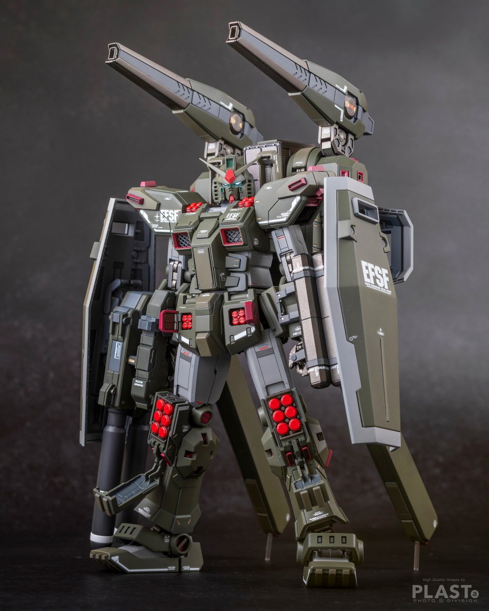 GENNAI_WORKS's tweet image. #プラモを見せあって金曜日を乗りきろう
先日完成したMG サンダーボルト版 フルアーマー・ガンダムです。
プロカメラマンでもある模型製作スペース プラスタ(@PLASTa_space)のオーナーさんにて撮影。