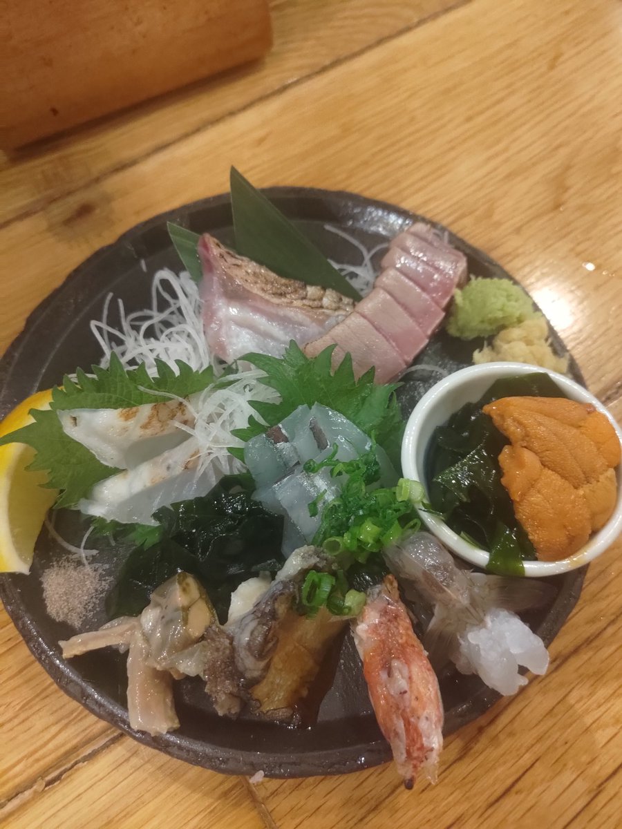 hiro_setagaya's tweet photo. ヒグチアイさんライブのため下北沢へ
少し早く着いたので軽く一杯
前回の下北沢の時（2024年8月）はタオルを忘れてしまったが今回はばっちりだ
新グッズのTシャツも買う
アクスタ���悩み中
#ヒグチアイ #元気じゃなくてもまた会いましょう https://t.co/YLuZhY86Sm