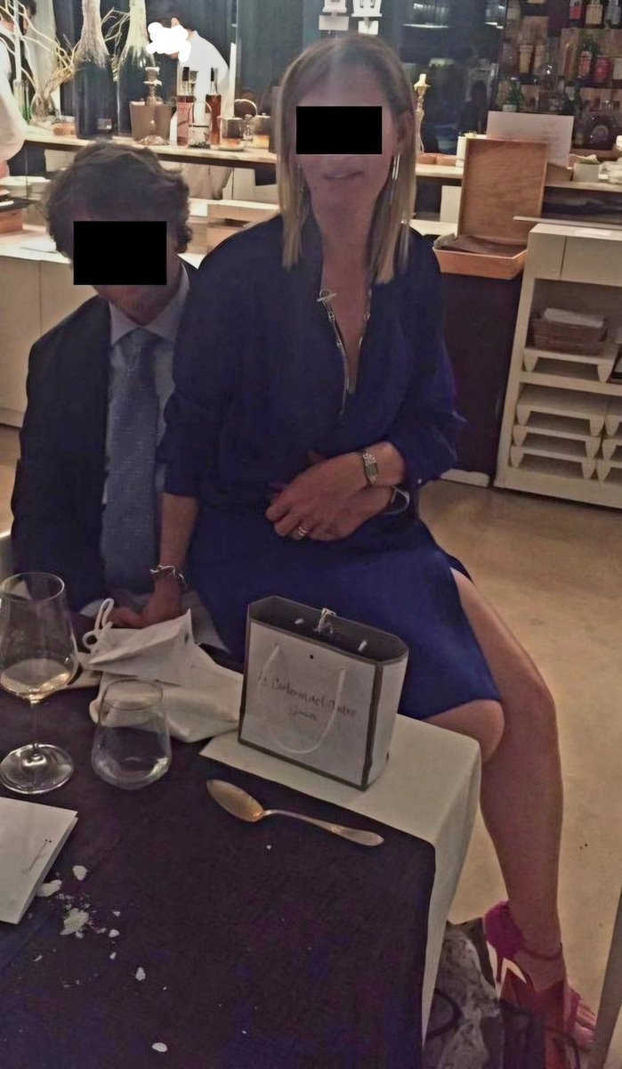 cuckoldinloves's tweet photo. Dalla rete... Altro aspirante Cuckold che vorrebbe Bull fisso, per questa meravigliosa mogliettina... D'accordo che dovrebbe essere montata come si deve questo splendore di donna.
#cornuti #cuckold #moglie #hotwife #cuckoldcouple https://t.co/nMhlkbGwlM