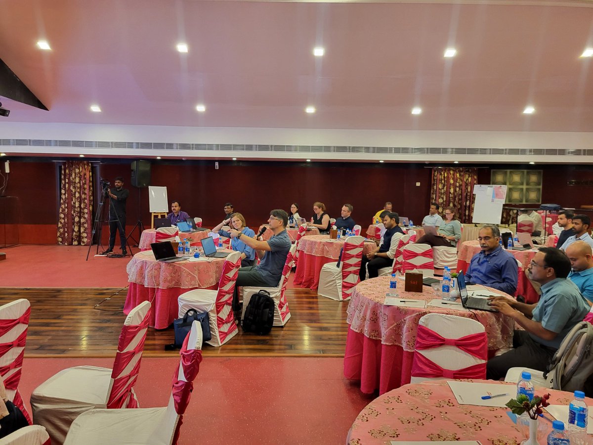 incoismoes's tweet photo. At the 1st annual #PCTWIN meeting, global experts came together to discuss enhancing tsunami early warning systems through community-based strategies—boosting disaster preparedness & resilience across India’s coastlines. Synergies with UN bodies were also explored. 🌊🤝🌍 https://t.co/1ohWNQ0Mvm