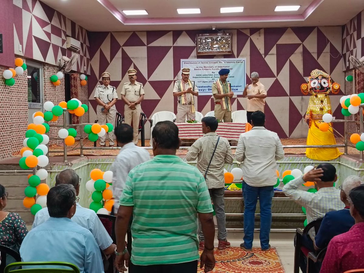 spdhenkanal's tweet image. #SPDhenkanal held interaction meeting with Sr.Citizens of #Dhenkanal Town and distributed ID Card to them .Wecare Wedare .