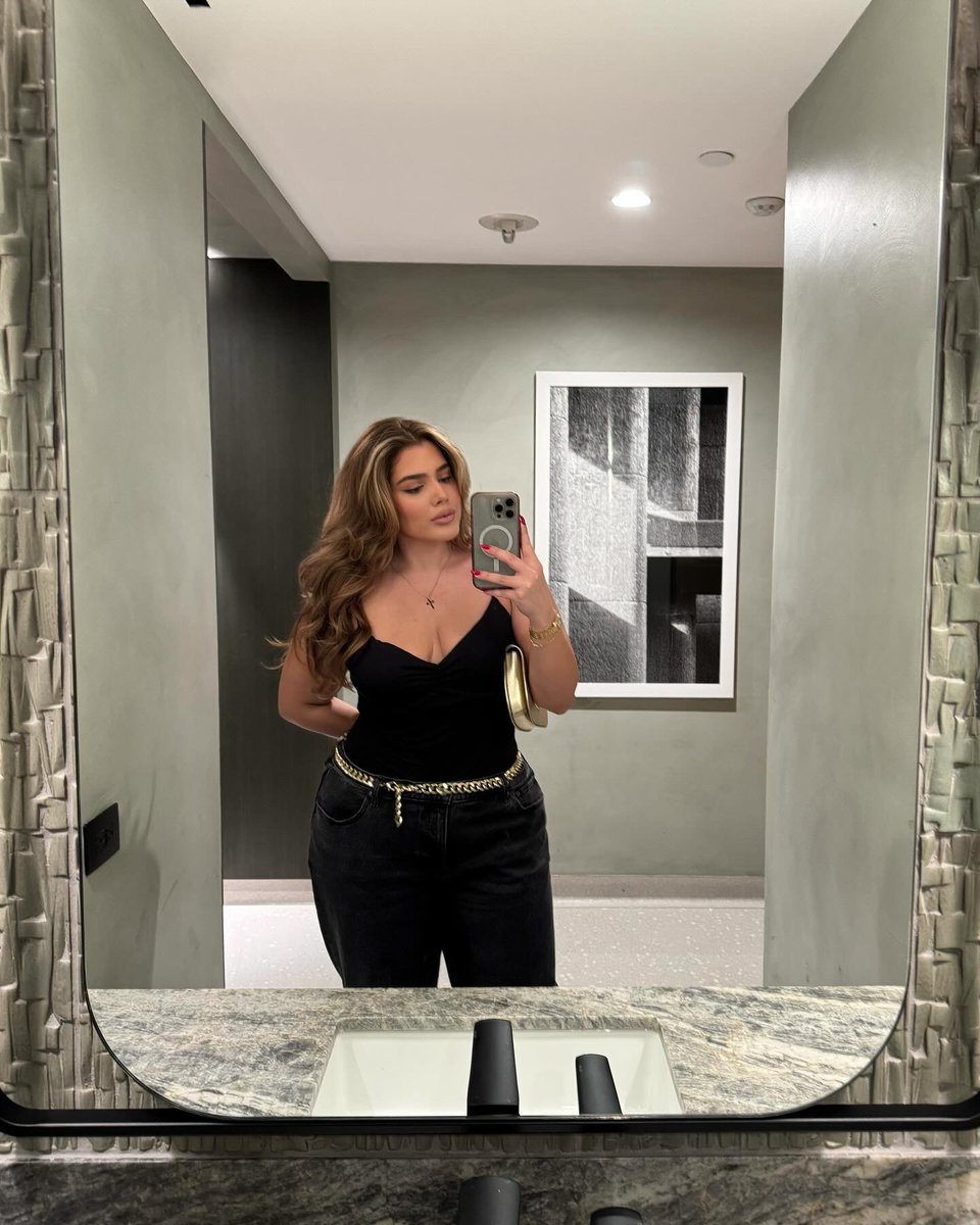 em$$$ (@emeeeeely) on Twitter photo 