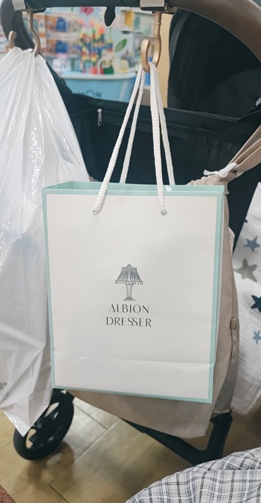 sayusayu_Py's tweet photo. 最近買ったものが全部娘のものでやっと自分のもの買えた🎁
いつもお疲れ様、私🫶🫶 https://t.co/xFRjoZAeLm