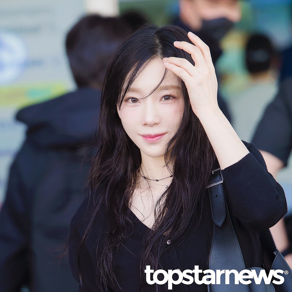 309xoxo's tweet photo. 여러분 태연언니 오늘 셀프헤메 하고 출국하셨다는데요....? https://t.co/KaDEUuADm6