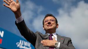 Profesorfacia's tweet photo. "Erdoğan İstanbul'u kendisinin sanıyor!
İstanbul'u kendisine karşı 3 kez kazandığım için tutukluyum!"

@ekrem_imamoglu https://t.co/4PDaHPb0Fr