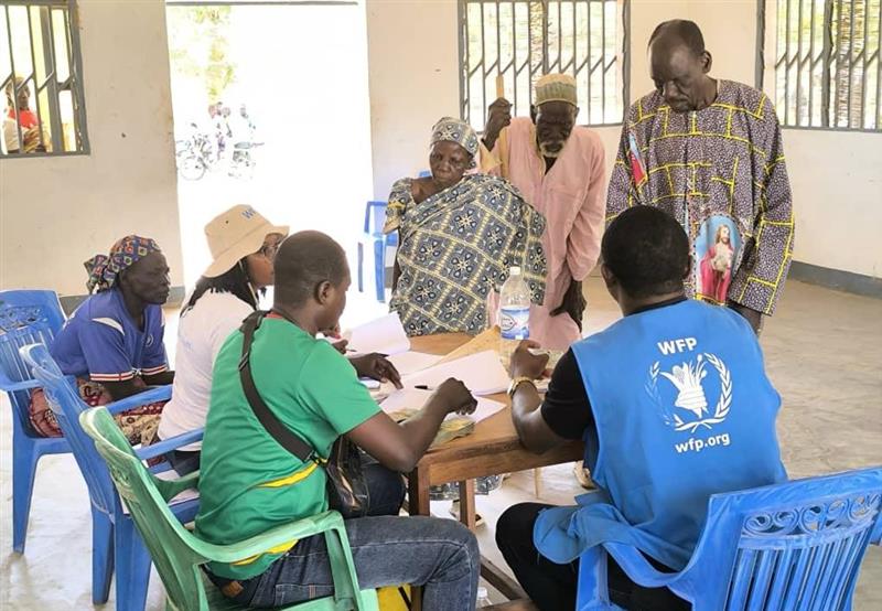 WFP Cameroon (@wfp_cameroon) on Twitter photo #Cameroon🇨🇲
Supporting communities after the floods!
<a href="/WFP/">World Food Programme</a> is delivering urgent food assistance to 6,300 #flood victims in the #FarNorth thanks to <a href="/UNCERF/">CERF - The UN's emergency fund</a> funding. Our #floodresponse has now reached 153,800 people, supporting government efforts to help rebuild livelihoods and #Cameroon🇨🇲
Supporting communities after the floods!
<a href="/WFP/">World Food Programme</a> is delivering urgent food assistance to 6,300 #flood victims in the #FarNorth thanks to <a href="/UNCERF/">CERF - The UN's emergency fund</a> funding. Our #floodresponse has now reached 153,800 people, supporting government efforts to help rebuild livelihoods and