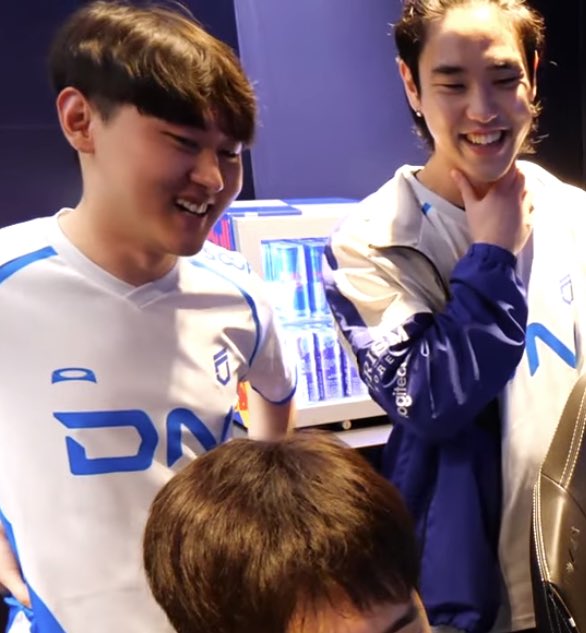 웃는거 오랜만이네