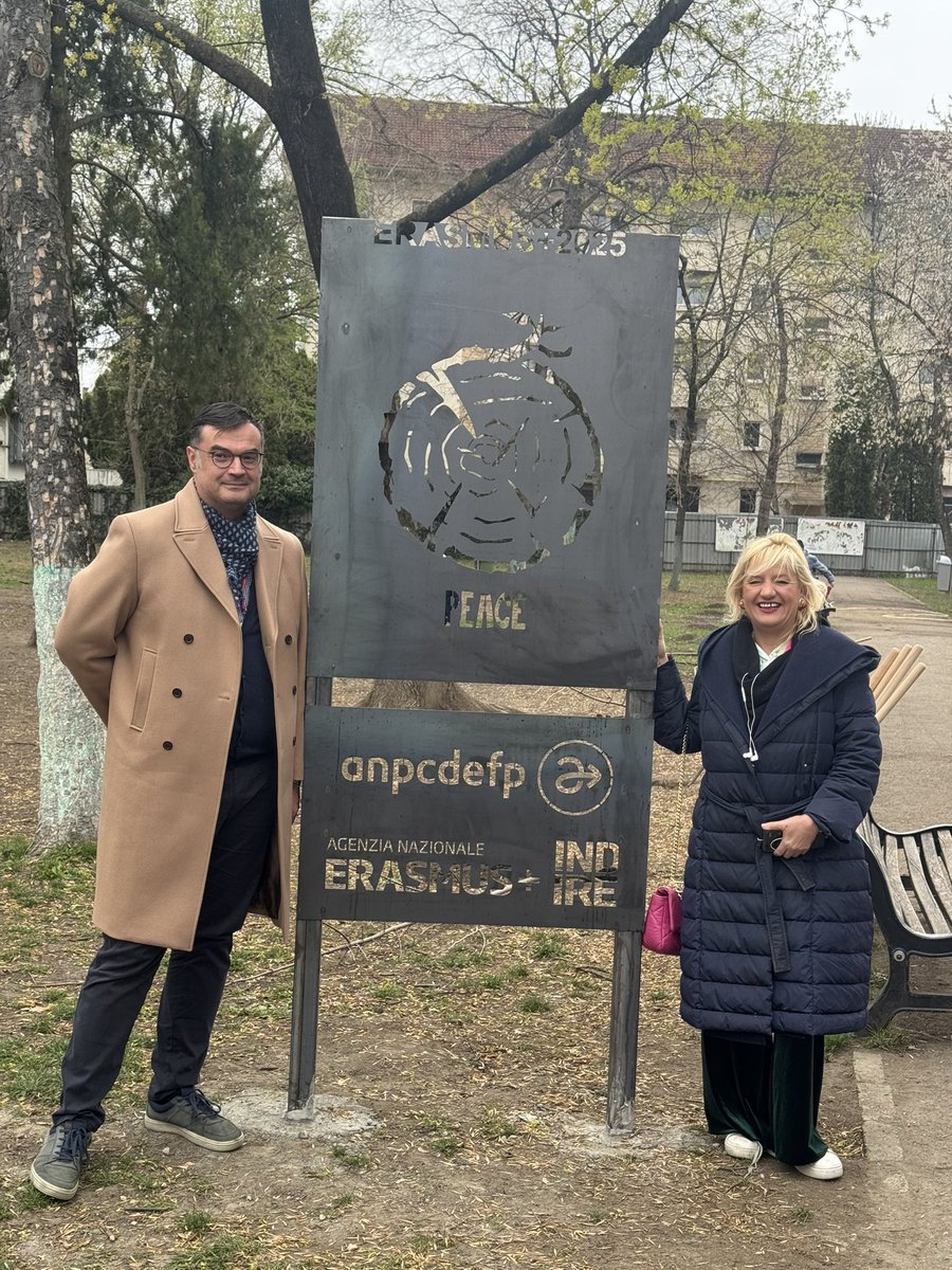 ErasmusPlusInd's tweet photo. The #ErasmusPEACE conference in Cluj ended under the sign of green and international cooperation. The participants planted 20 maple trees (one for each participating countries) as a sign of peace in Romania.The first green park inside a school(Avram Iancu HighSchool)
#Erasmusplus https://t.co/Eu1n4Syv9V