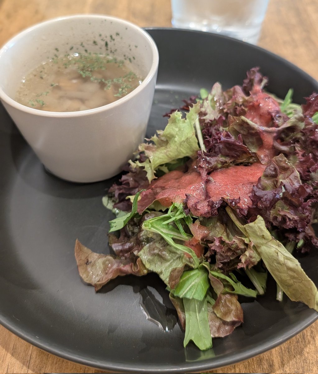 Na81947111's tweet photo. #COTALO #牡蠣 #生パスタ #ランチ
行くの2回め
「また来て下さたんですね」
の一言が、とても嬉しかった💞
◉牡蠣とズッキーニの
クリームパスタ
◉サラダのソースには🍓を使用
✻
ぜんぶが美味しい♪ https://t.co/8D4fsSXi0s
