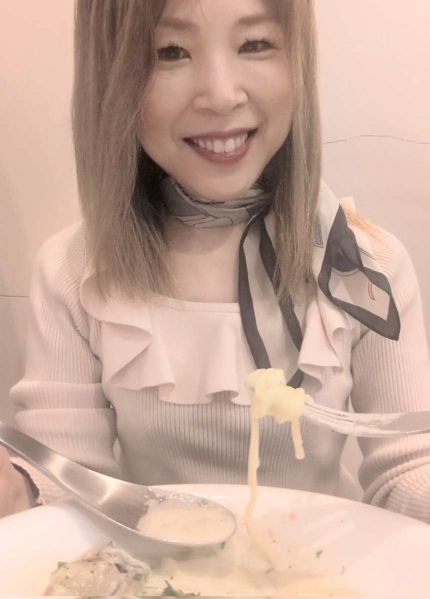 Na81947111's tweet photo. #COTALO #牡蠣 #生パスタ #ランチ
行くの2回め
「また来て下さたんですね」
の一言が、とても嬉しかった💞
◉牡蠣とズッキーニの
クリームパスタ
◉サラダのソースには🍓を使用
✻
ぜんぶが美味しい♪ https://t.co/8D4fsSXi0s