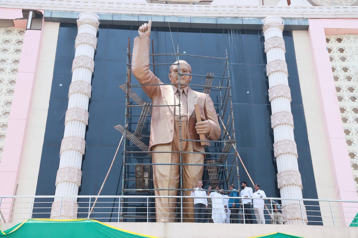 సామాజిక న్యాయానికి దిశా నిర్దేశం చేసిన మహనీయుడు పూలే 

ఈ దేశంలో సామాజిక న్యాయం కోసం పెద్ద ఎత్తున పోరాటం చేసి, ఆ వర్గాలకు దిశా నిర్దేశం చేసిన మహనీయుడు జ్యోతిరావు పూలే అని డిప్యూటీ సీఎం భట్టి విక్రమార్క మల్లు కొనియాడారు.