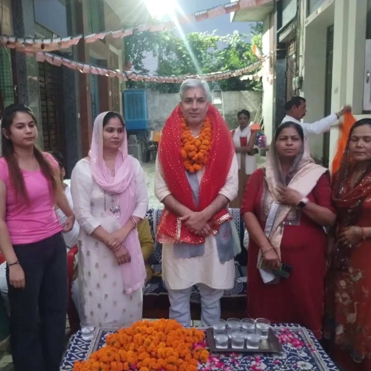 tijenderdhull's tweet photo. (1/2)मेरे अपने DSC समाज की सरदारी के चरणों में पहुंचकर डॉ सुरेन्द्र खोखरी के घर पर हम सब कार्यकर्ताओं ने भोजन किया।
@bjparchanagupta @BJP4Haryana @cmohry 
#jind #DSC #bjp #badoli https://t.co/p65vAleNX0