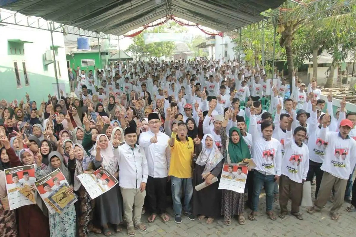 putriii_bungsuu's tweet photo. jangan dibutakan ya guys jangan salah pilih, ini udah spek mantap,, Serang jadi lebih jelas gitu kalo di pimpin mereka

#SerangCerdasPilihnya01
PilihYangBersih CoblosKosongSatu https://t.co/FQaowmociY