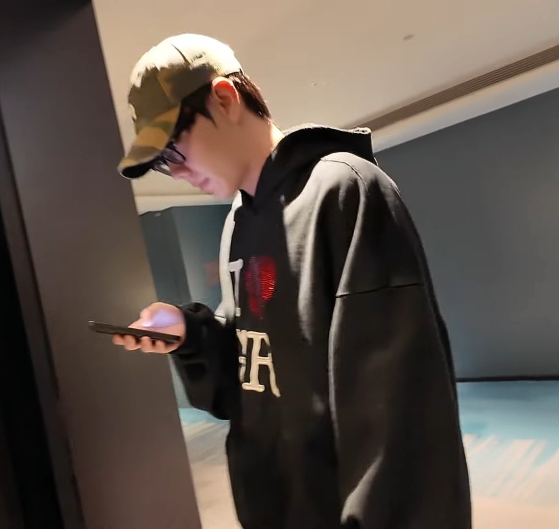 jsh_enthusiast's tweet photo. boyfriend coded https://t.co/VtEbQsAdOD