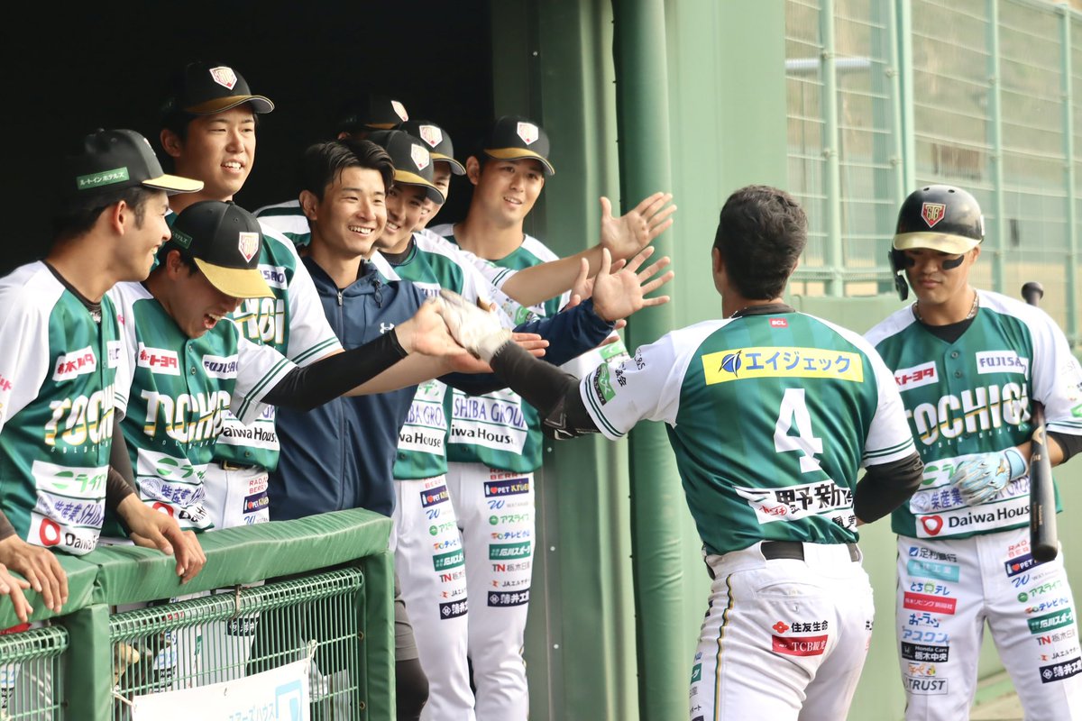 tochigi_gb's tweet photo. 【本日のハイライト📸】

今季チームとしても個人としても第1号となる
スリーランHRを放った #ダッタ 選手✨

１本目の☝🏻ポーズで記念撮影！

#田端真陽ダッタ
#FIGHTTOGETHER 🤝
#栃木ゴールデンブレーブス https://t.co/318aXqqMHg