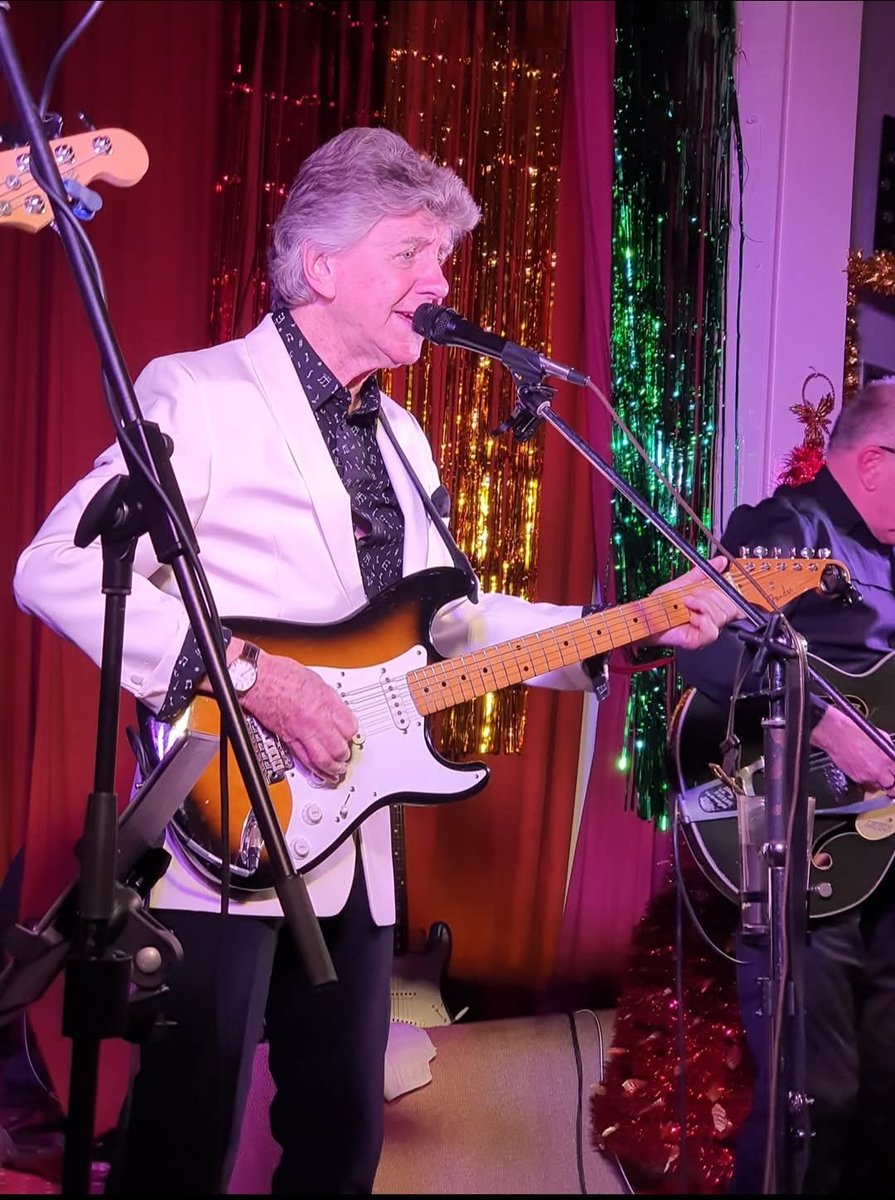 Quizbritain's tweet photo. Really sad news. We booked Mike for one of our retro nights a few years back,and he and his band were excellent. Impeccably dressed in dapper white jacket, he rocked the joint &amp; everyone had a great night. Condolences to all his friends and family at this sad time. #RIPMikeBerry https://t.co/SC4dtgQj0E