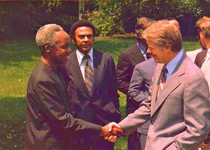 usembassytz's tweet photo. Leo, katika kukumbuka siku yake ya kuzaliwa, tunaenzi maisha na urithi wa Mwalimu Nyerere, si tu kama Baba wa Taifa la Tanzania, bali pia kama sauti ya kimataifa ya haki, amani na umoja.

Urithi wake unaendelea kuhamasisha ushirikiano imara kati ya Tanzania na Marekani. Tunapofanya kazi kwa pamoja kulinda maadili ya pamoja kama heshima, fursa na haki, tunachangia kujenga mustakabali wa amani, usalama na ustawi kwa watu wa mataifa yetu mawili.