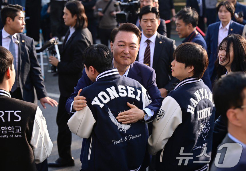 Make Korea Great Again!!
대통령님 이제 시작입니다!