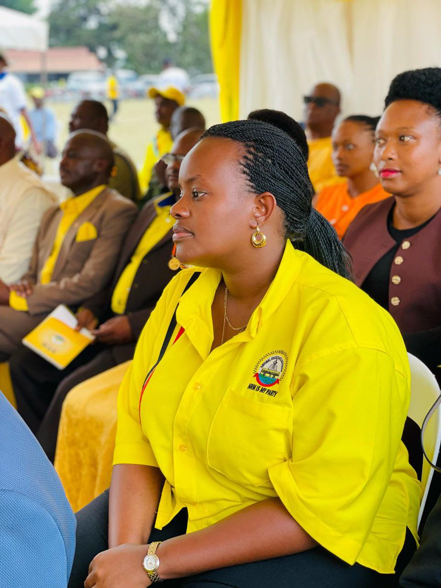 Byensi Rogers (@benrojaz36503) on Twitter photo The young generation I convey regards from our own <a href="/KakwanziLiz/">Kakwanzi Elizabeth</a> Youth Mp Western The young generation I convey regards from our own <a href="/KakwanziLiz/">Kakwanzi Elizabeth</a> Youth Mp Western