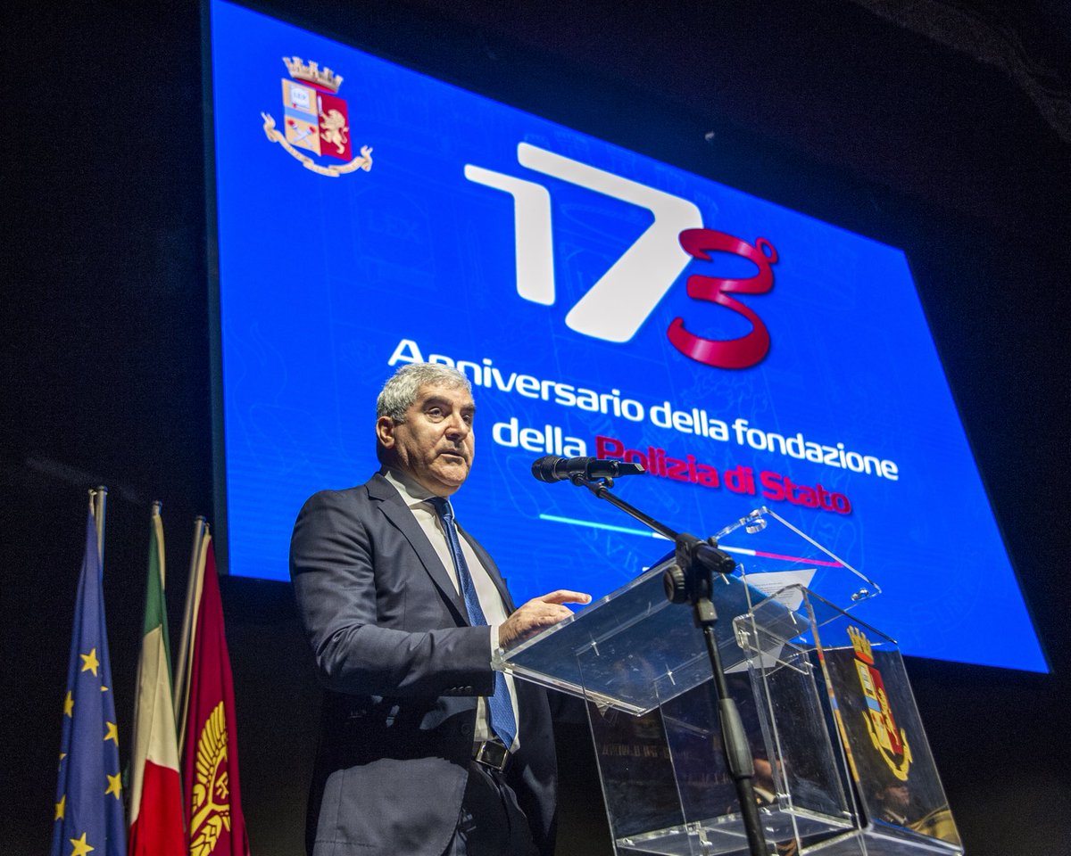 colomboclerici's tweet photo. #FestadellaPolizia - Celebrazione del 173^ Anniversario della fondazione del Corpo della #PoliziadiStato - La #sicurezza a #Milano #Mi - #QuestoreBrunoMegale #Assoedilizia informa: https://t.co/tP9mNcMVxq https://t.co/sgWlfeoNR9