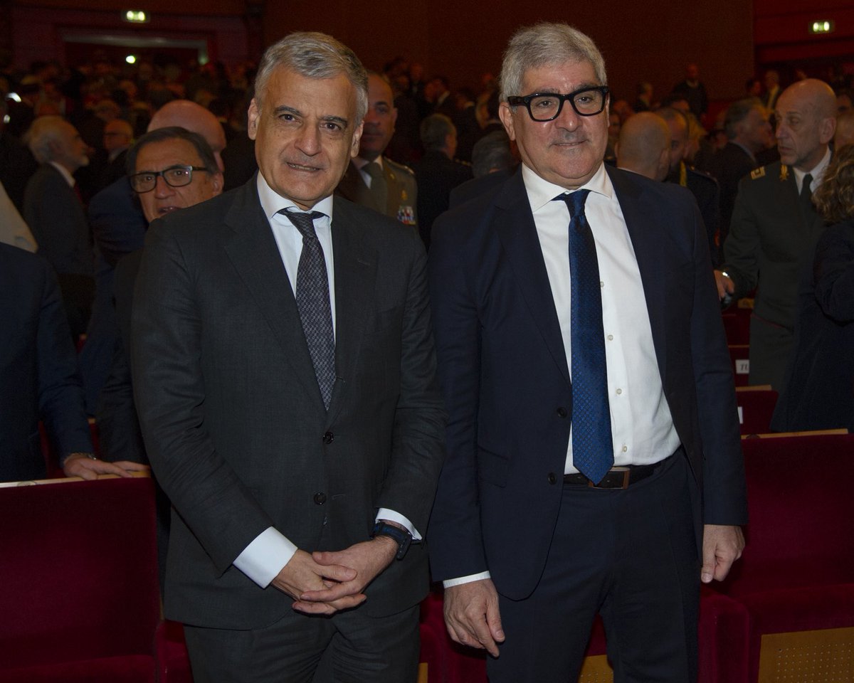 colomboclerici's tweet photo. #FestadellaPolizia - Celebrazione del 173^ Anniversario della fondazione del Corpo della #PoliziadiStato - La #sicurezza a #Milano #Mi - #QuestoreBrunoMegale #Assoedilizia informa: https://t.co/tP9mNcMVxq https://t.co/sgWlfeoNR9