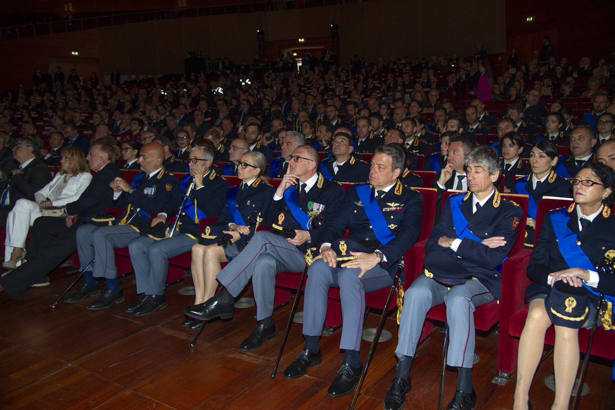 colomboclerici's tweet photo. #FestadellaPolizia - Celebrazione del 173^ Anniversario della fondazione del Corpo della #PoliziadiStato - La #sicurezza a #Milano #Mi - #QuestoreBrunoMegale #Assoedilizia informa: https://t.co/tP9mNcMVxq https://t.co/sgWlfeoNR9