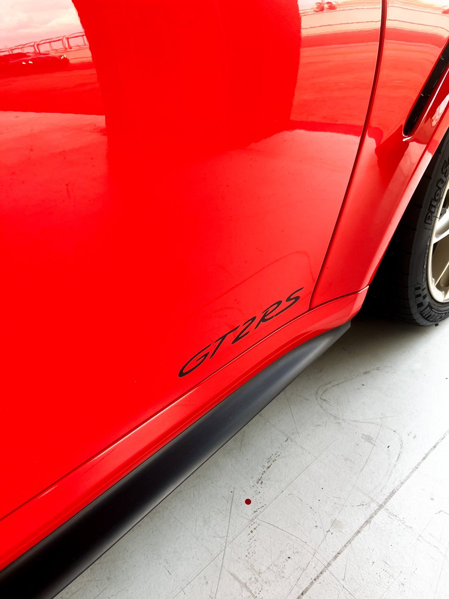 imxfruit's tweet photo. South Africa has a very wide range of supers , we have insane cars yet no water 😔😔😔 #cars #porshe #2rs #SouthAfrica https://t.co/NlDJD5Y9dk