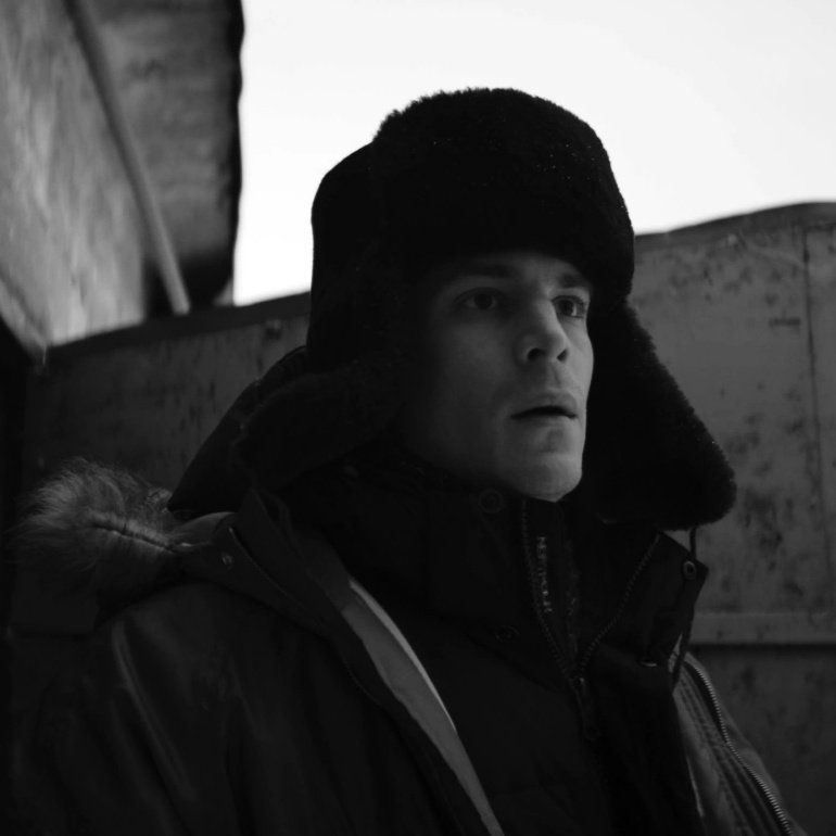 stap1c's tweet image. мои способности обаять кого-либо стали ясны уже в первом классе, когда учительница жаловалась матери, что я все время злобно смотрю на нее исподлобья...