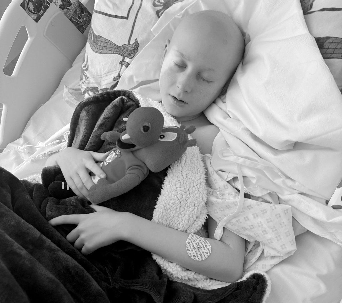 vapunapili12's tweet photo. The bravest Welsh warrior I ever did lay my eyes on!! Another step closer to home for a little break.
❤️❤️❤️❤️
HE’S GOT THIS #teamarchie #proud
#alwayssmiling https://t.co/71f3b1OXeb