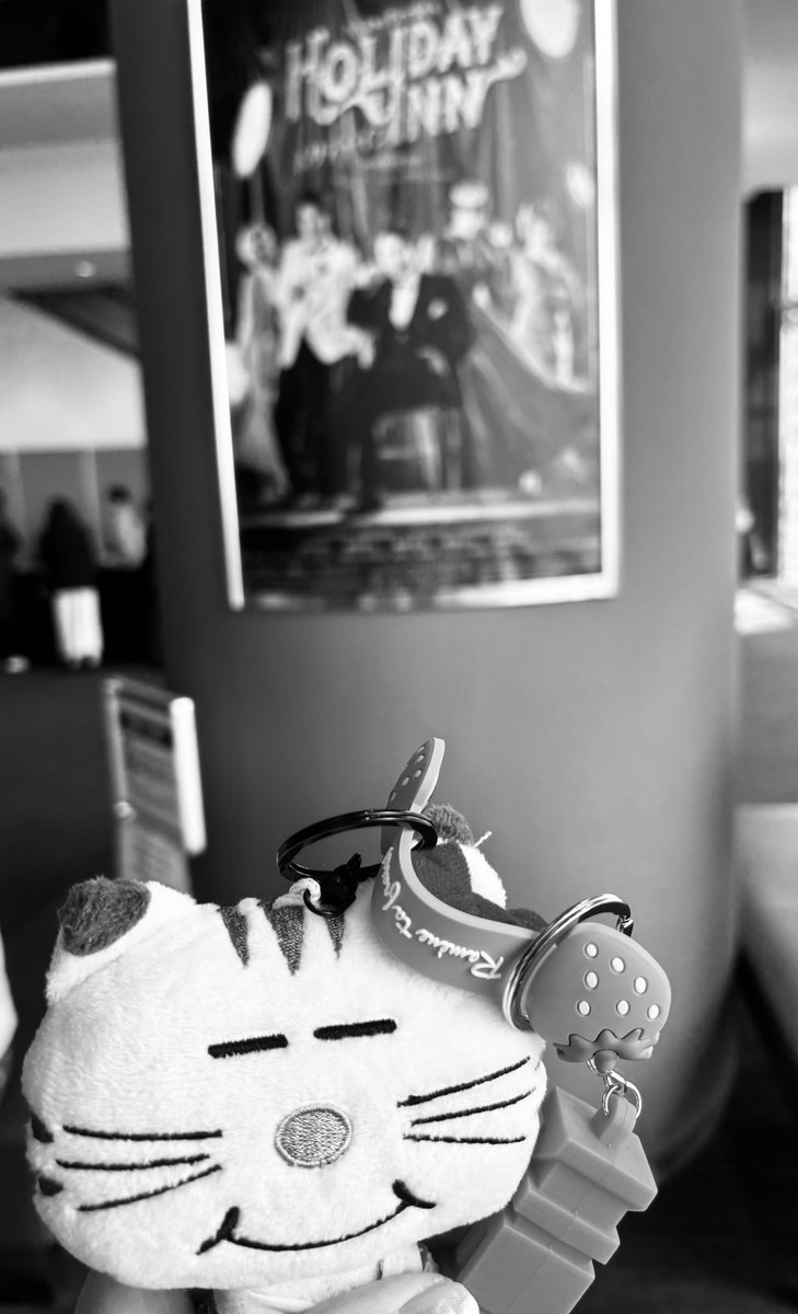 84ms74's tweet photo. ４月１０日昨日昼の部行ってきました❣️
タップに感激✨👞💕かっこよかった✨皆様それぞれ魅力的な配役でした✨今回の作品もとても素晴らしかったです🌹👏
素晴らしい作品が見れて心もポカポカ♡ありがとうございました😊

#ホリデイ・イン https://t.co/Ty27GJDUO2