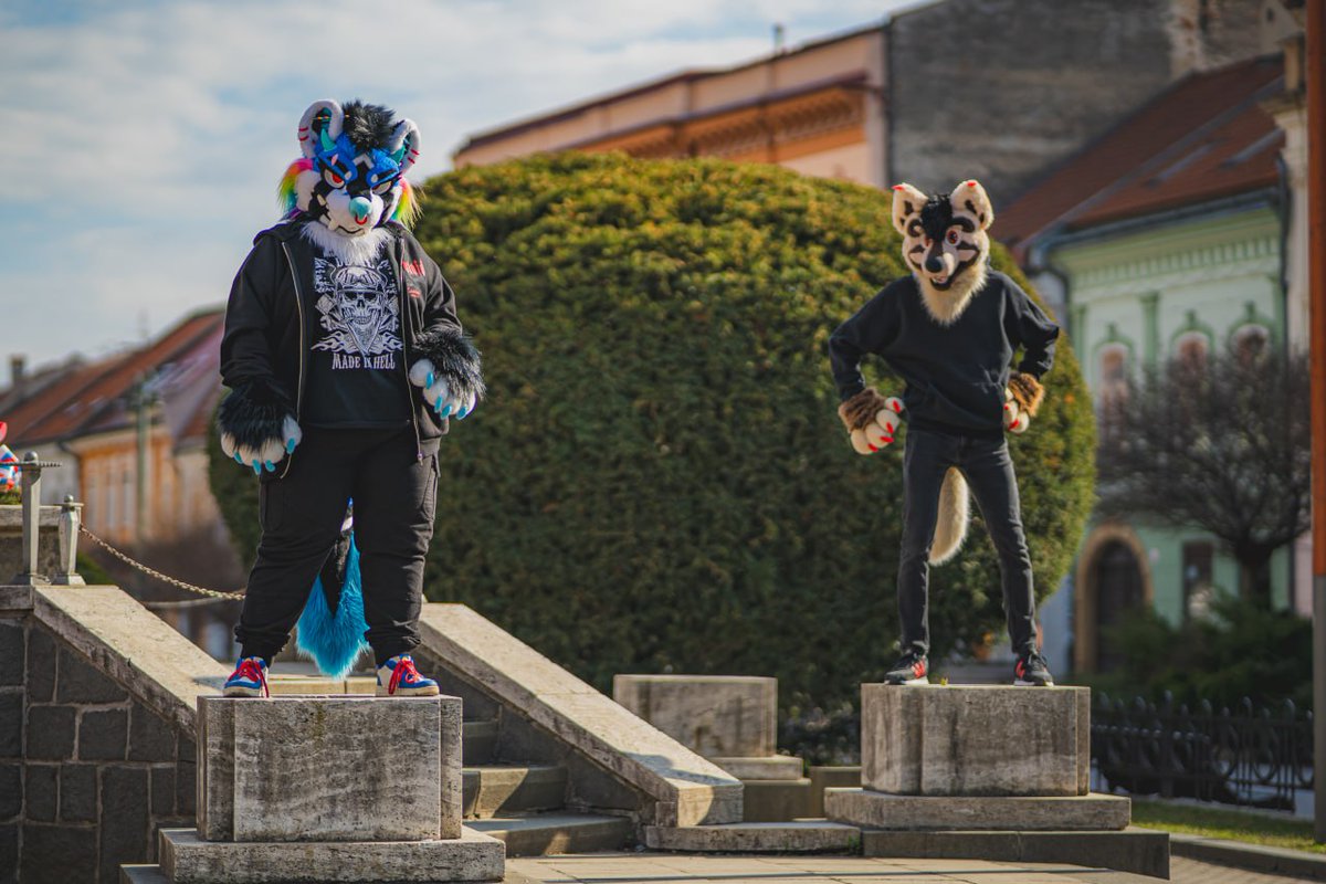 They're just standing there... menacingly!

🌈 &amp;🧵 -&gt; <a href="/_avafur_/">AvA</a>
📷 -&gt; <a href="/sly_vali/">sly</a>

#fursuitfriday #furryczsk #fursuit