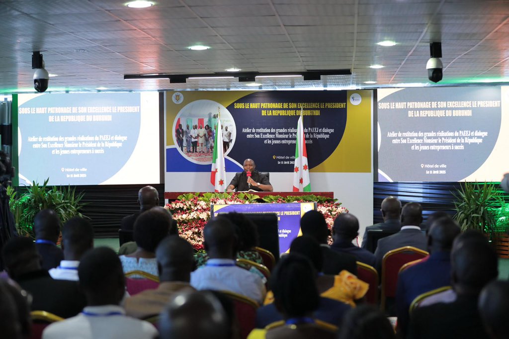 AkezaGuy's tweet photo. Le Chef de l’Etat exhorte les #Burundi-ais à redynamiser le secteur primaire, pierre angulaire de notre souveraineté économique, plutôt que de se concentrer sur le tertiaire. 
#paeejimpact 
#youthimpulse https://t.co/aLz0Tbt716