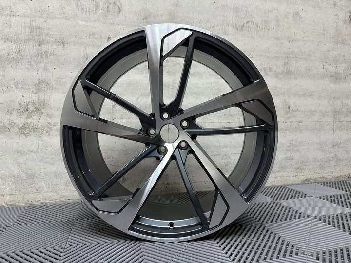 cm_wheels's tweet photo. Just Arrived! 

22” 2019 RS5 Style Wheels

Finish;
Gun Metal / Machined

Fitment;
5x112

Spec;
22x9.5 ET26

Available For Worldwide Delivery!

#audiwheels #audiq5 #audiq7 #newwheels #newalloys #cmwheels #alloys #alloywheels https://t.co/A8JrPvx0U0