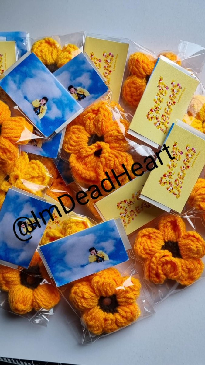 ImDeadHeart's tweet photo. in collaboration with @superbevvvv .. we have something for ARMY Hope on the Stage attendees. 💜

Day1. no specific location. magiikot ikot daw sya haha..

limited lang ito so 1:1 lang tayo
no mechanics

enjoy the concert 🎉🎉 https://t.co/2Q46QAfTzD