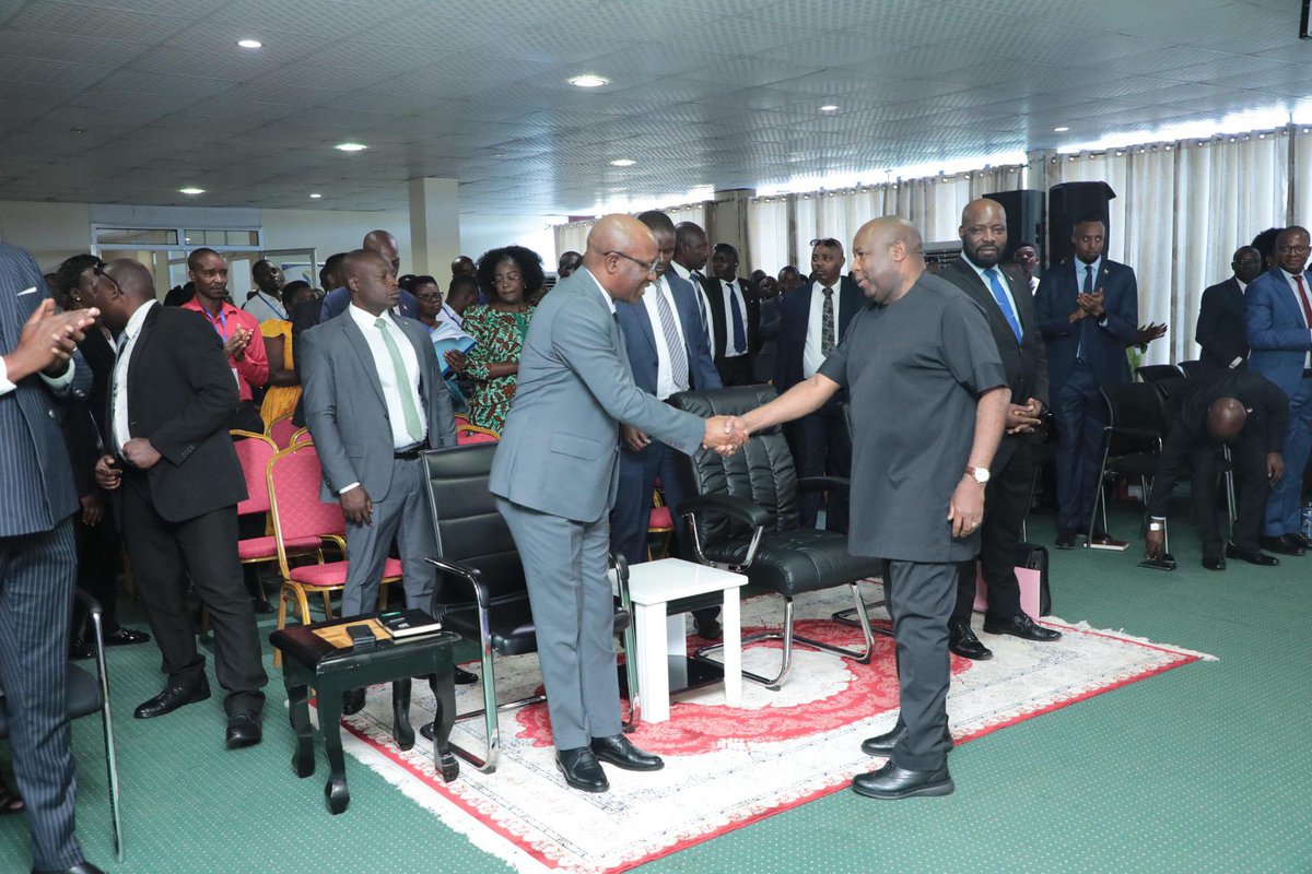 AkezaGuy's tweet photo. #Burundi 
#paeejimpact

Ce 11 avril, la @MairieBuja accueille un atelier de restitution des grandes réalisations du #PAEEJ et un dialogue entre le Président de la République et les jeunes entrepreneurs à succès, bénéficiaires du PAEEJ, placé sous son haut patronage. https://t.co/BOvA1MSgha