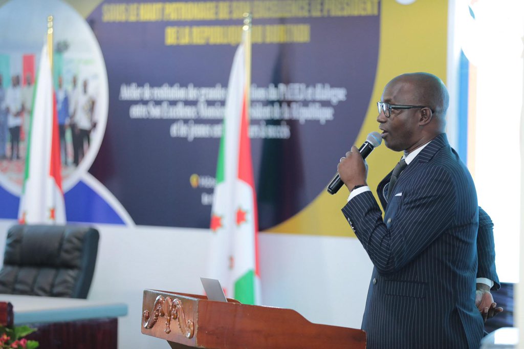AkezaGuy's tweet photo. Son Excellence @GeneralNeva, Président de la République du #Burundi a salué les progrès du #PAEEJ, réaffirmant que la jeunesse, une force vive de la nation, est essentielle au développement durable surtout à l’atteinte de la vision 2040-2060.

#youthempowerment
#paeejimpact https://t.co/qqMv8MnkTY