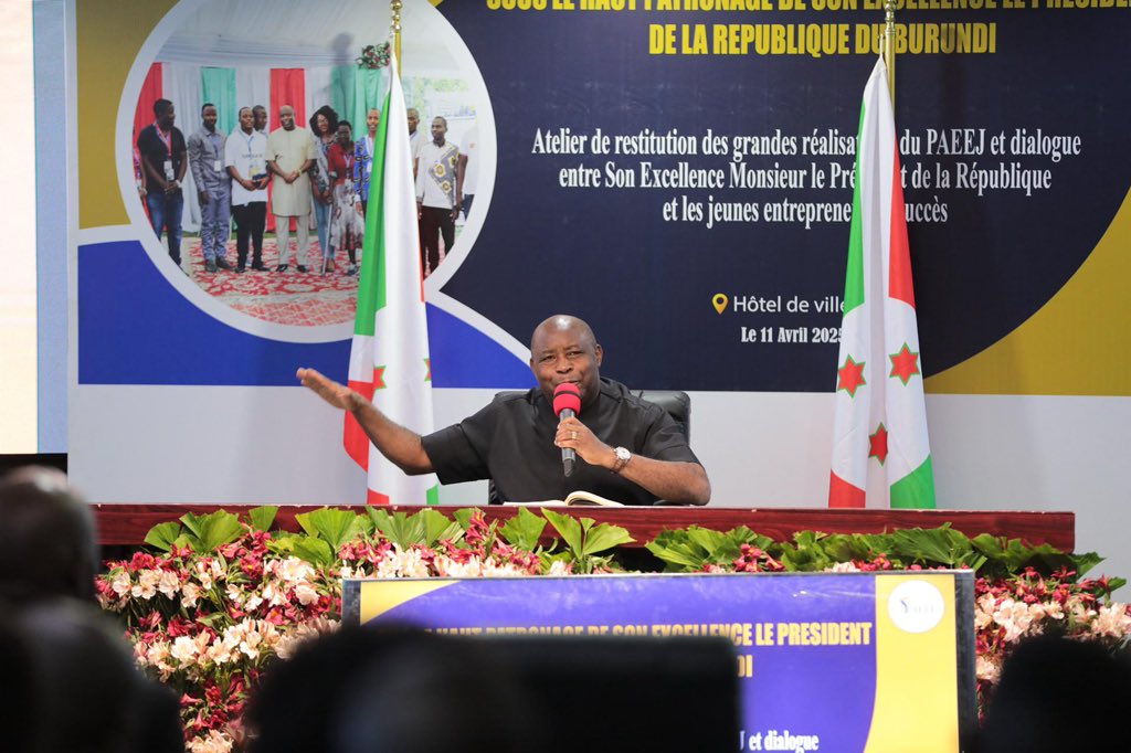 AkezaGuy's tweet photo. Son Excellence @GeneralNeva, Président de la République du #Burundi a salué les progrès du #PAEEJ, réaffirmant que la jeunesse, une force vive de la nation, est essentielle au développement durable surtout à l’atteinte de la vision 2040-2060.

#youthempowerment
#paeejimpact https://t.co/qqMv8MnkTY