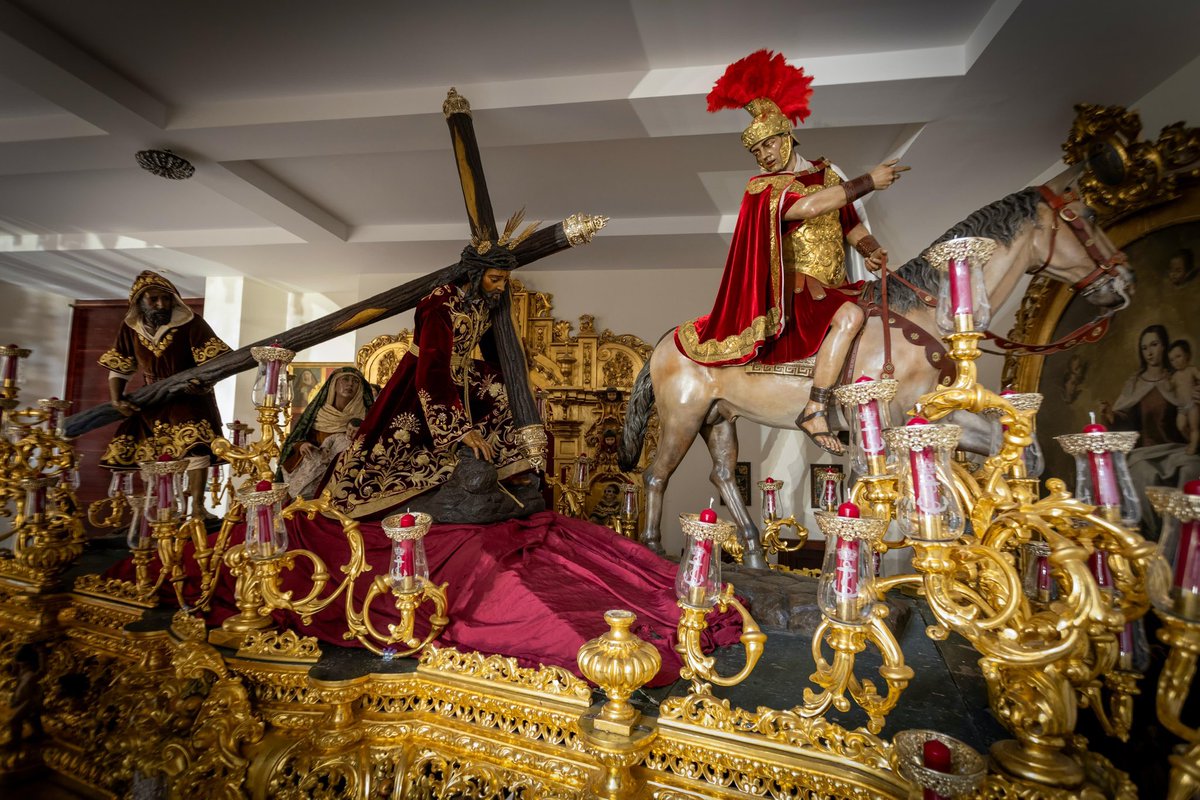 ACTUALIDAD | El Santísimo Cristo de las Tres Caídas, dispuesto en su paso de misterio de cara a su próxima salida procesional en la Madrugada del Viernes Santo 

#EsperanzaDeTriana
