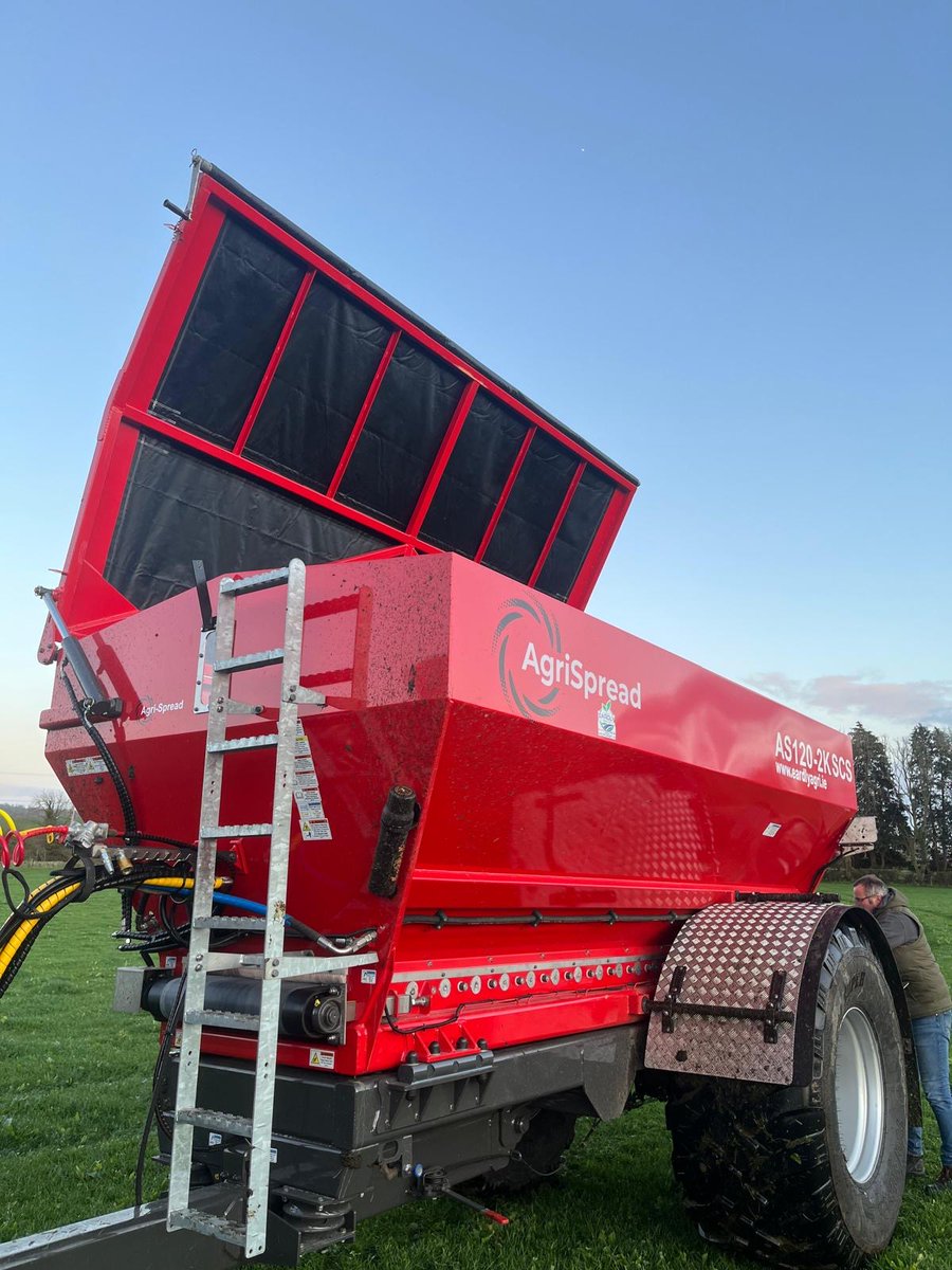 This AS120-2K is specced out with hydraulic cover, checkered mudguards, full stainless steel spreading deck, rate control, load cells &amp; single belt section control for precise spreading. 
It is the largest in the single axle AS1000-2K range with a 9.7m3 heaped capacity and a