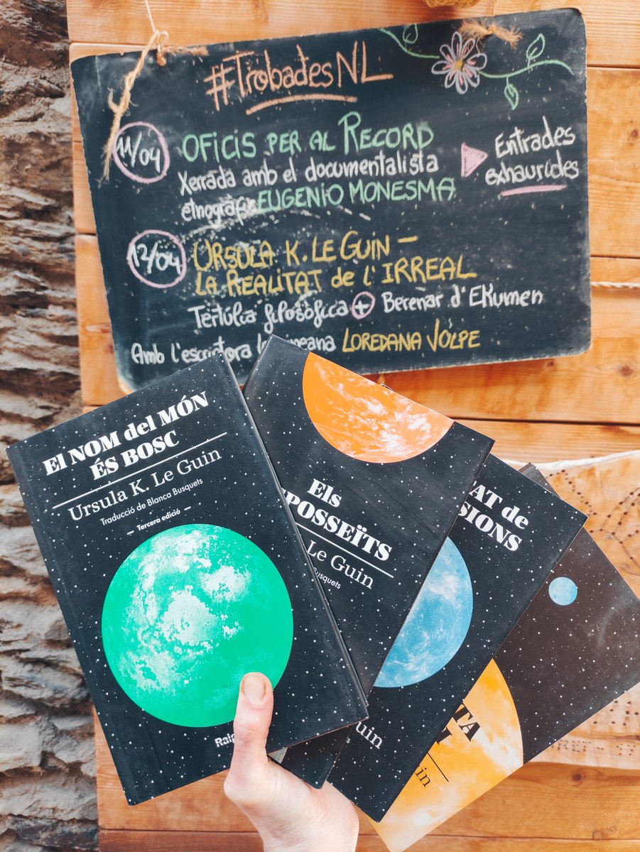 NaturaLlibres (@naturallibres) on Twitter photo «Tots hem d’aprendre a inventar-nos una vida, crear-la, imaginar-la. Necessitem que ens ensenyin aquestes capacitats; necessitem guies que ens mostrin com fer-ho. Si no ho fem, les nostres vides acaben sent controlades pels altres»
Demà, les guies seran Le Guin i <a href="/loredanavolpe/">Loredana Volpe</a> «Tots hem d’aprendre a inventar-nos una vida, crear-la, imaginar-la. Necessitem que ens ensenyin aquestes capacitats; necessitem guies que ens mostrin com fer-ho. Si no ho fem, les nostres vides acaben sent controlades pels altres»
Demà, les guies seran Le Guin i <a href="/loredanavolpe/">Loredana Volpe</a>