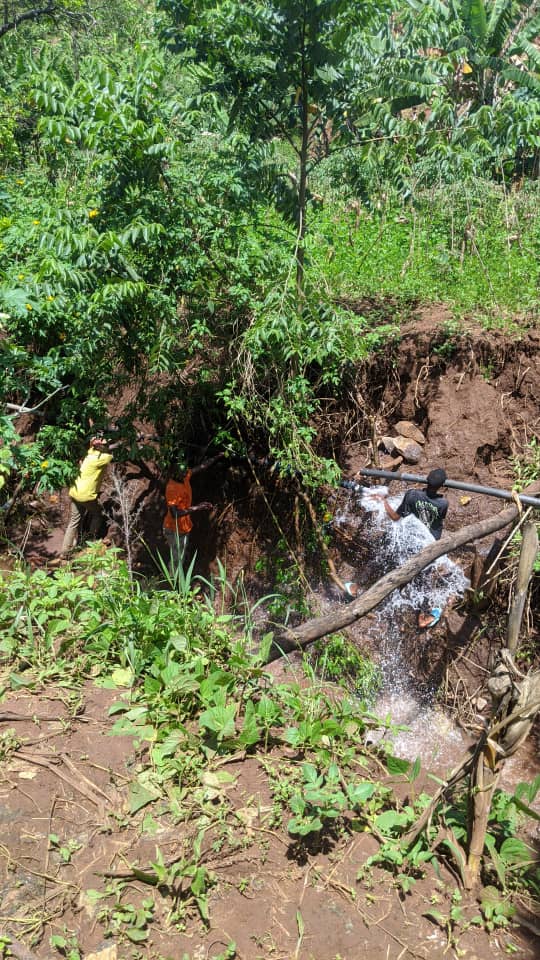 During this period of heavy rain,Team of technicians from Kirehe Branch is in the works of repairing the pipes that have been domaged as well as unblocking the pipes by removing sand and other wastes. They are done on Gakirarugo II Water Supply system in Kirehe District.