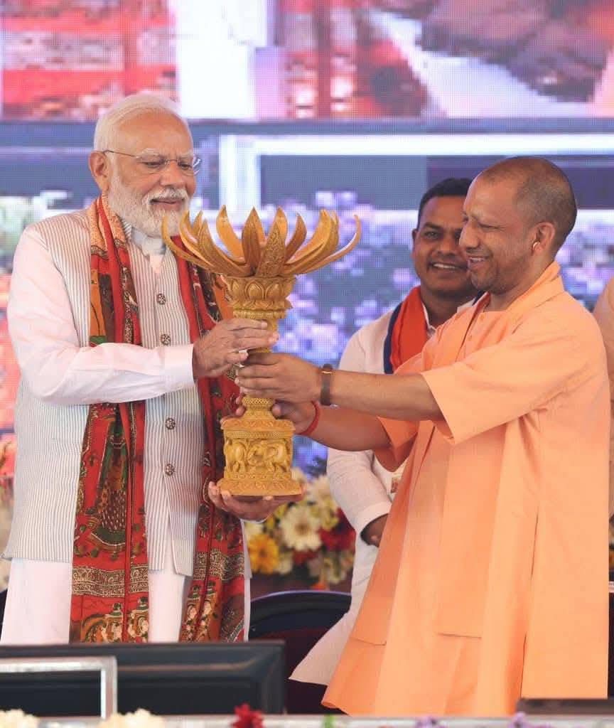 SatvikBjp's tweet photo. सेवापुरी के मेंहदीगंज वाराणसी में काशी के लोकप्रिय सांसद/देश के यशस्वी प्रधानमंत्री आदरणीय श्री @narendramodi जी व (UP) के मा० मुख्यमंत्री श्री @myogiadityanath जी अन्य जनप्रतिनिधियों के साथ विभिन्न लोक-कल्याणकारी विकास परियोजनाओं का लोकार्पण/शिलान्यास कार्यक्रम में सम्मिलित हुआ https://t.co/161l2ixsn5