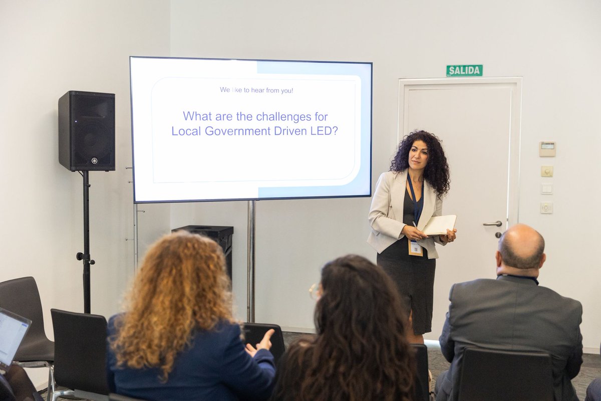 TheHagueAcademy's tweet photo. Last week at the #WorldLEDForum in Seville, THA’s Esmeralda García joined global peers to spotlight youth-led innovation and inclusive local governance.
Her message: “Participation is not a checkbox — it’s a transformative process.” https://t.co/aeE5PSKoZ7